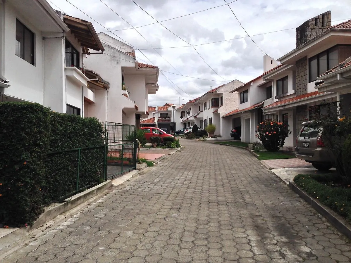 مبيت وإفطار كوينكا Yolanda House 0*,